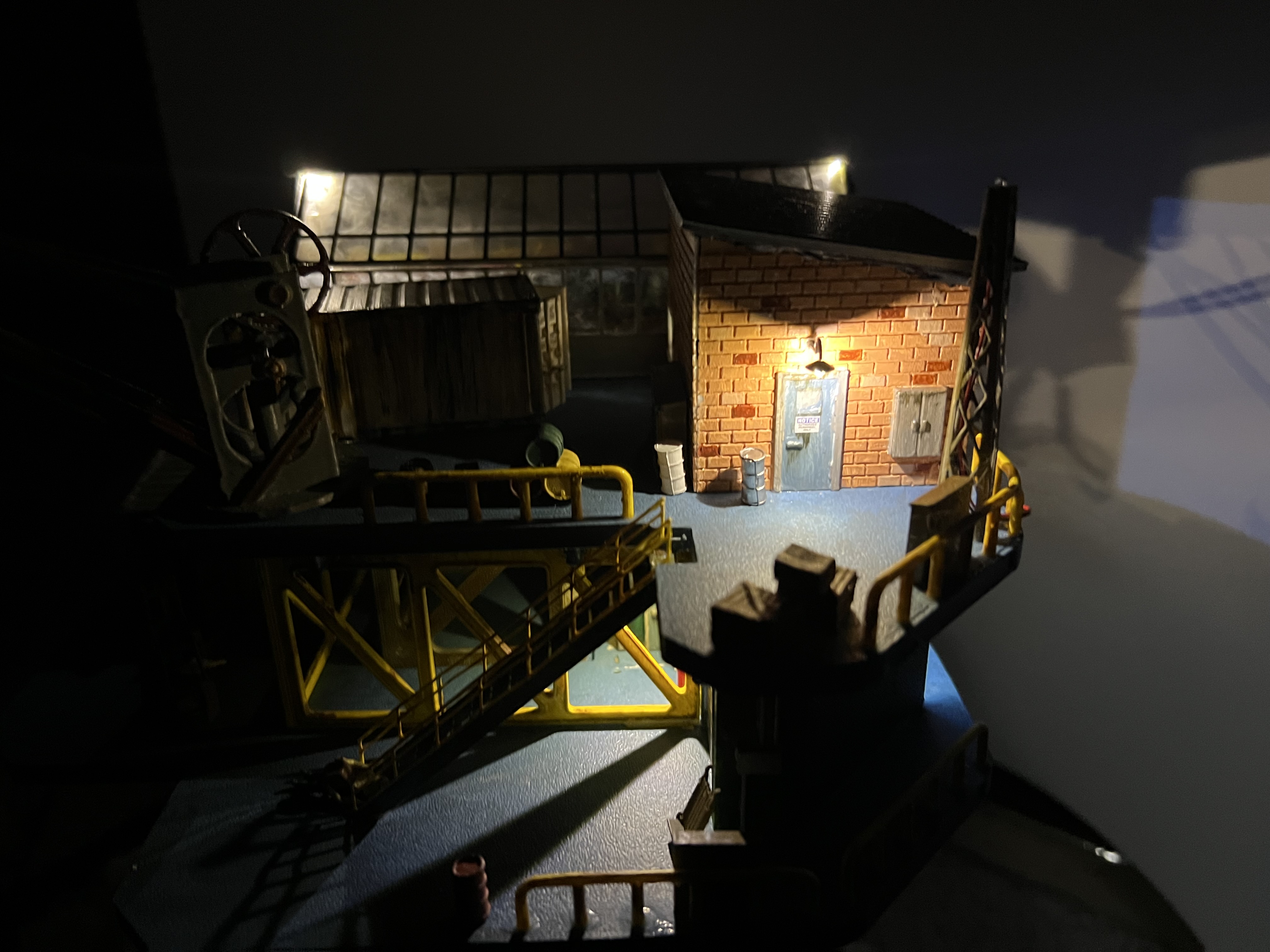 The upper platforms of the drinkrig at night.